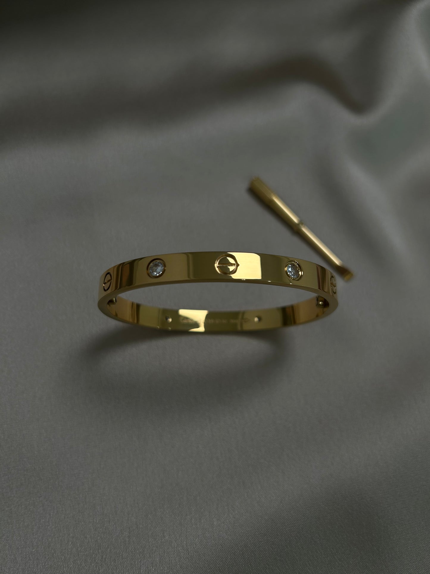 Luxe Enchant Bangle | Gold